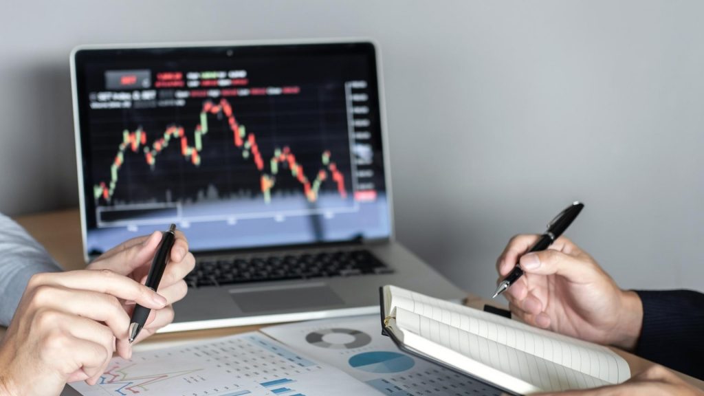 Online Associates in Finance