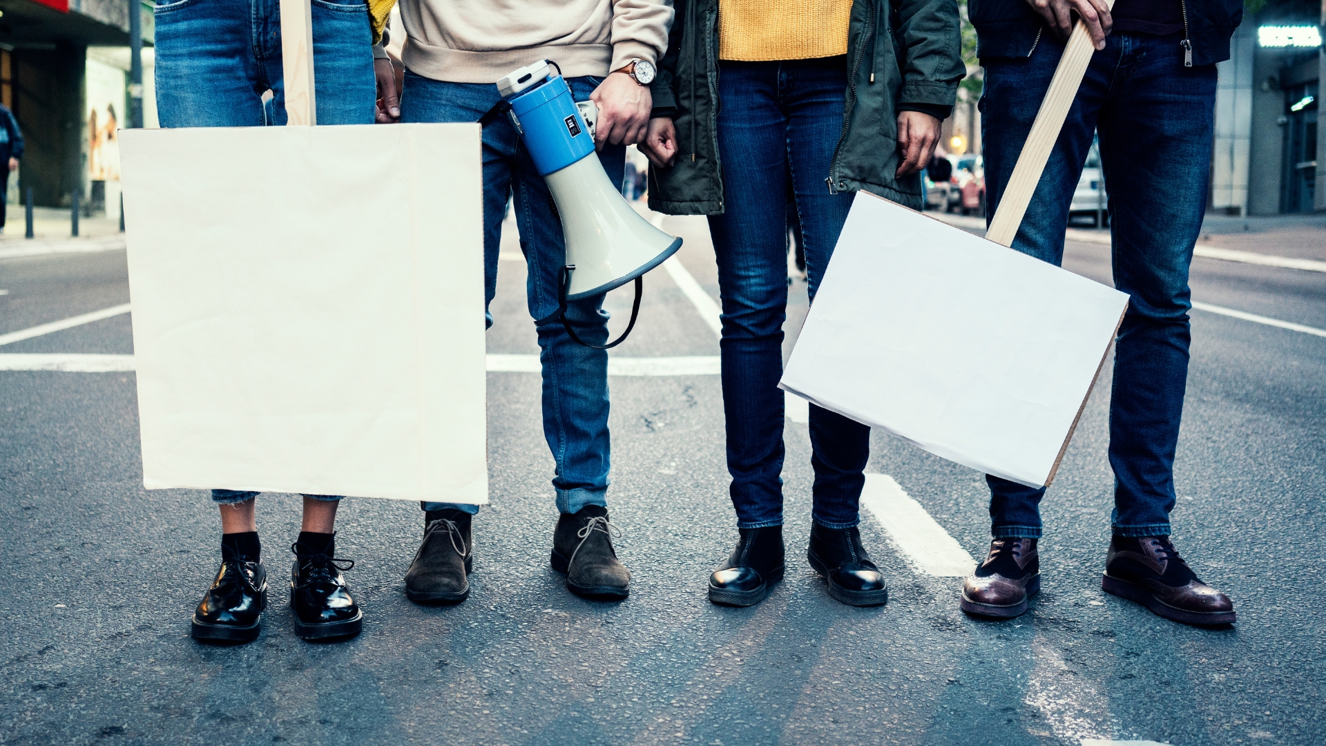 How To Organize a Peaceful Campus Protest - featured image